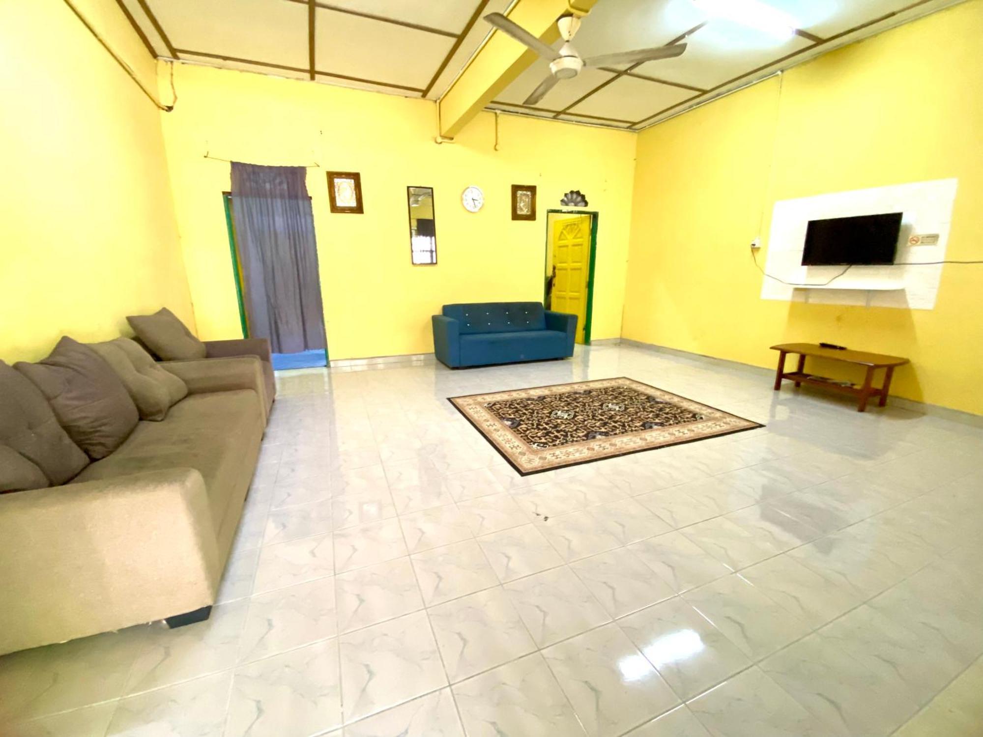 Umi Homestay Batu Buruk 瓜拉丁加奴 外观 照片